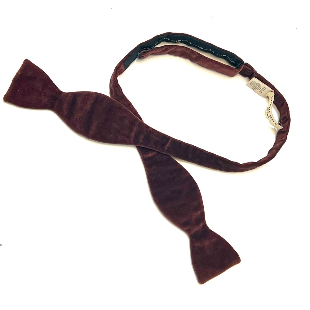 Like new! Burberry velvet 100% cotton bow tie in brown.